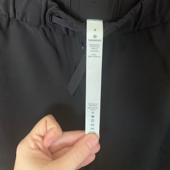 On the Fly Crop 23” *Woven* - Picture 5 of 6